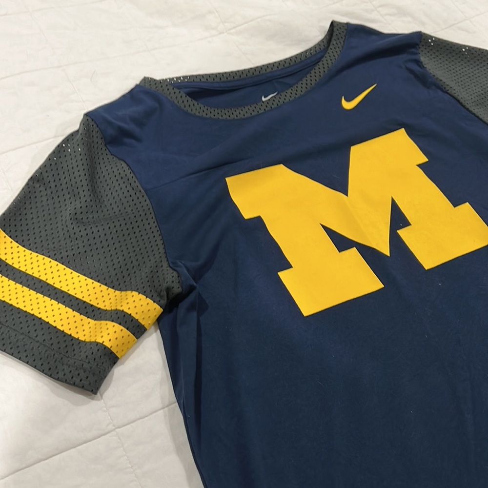 Women’s Nike Michigan Short Sleeve Shirt - Picture 2 of 5